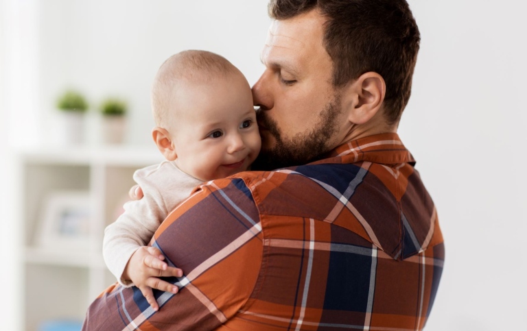 23688073-happy-father-kissing-little-baby-boy-at-home.jpg